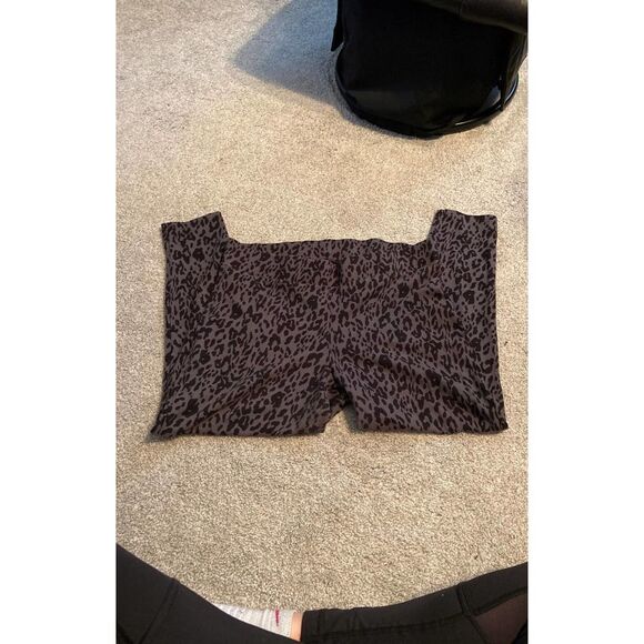 Torrid size 2 capris animal‎ print - Picture 1 of 4
